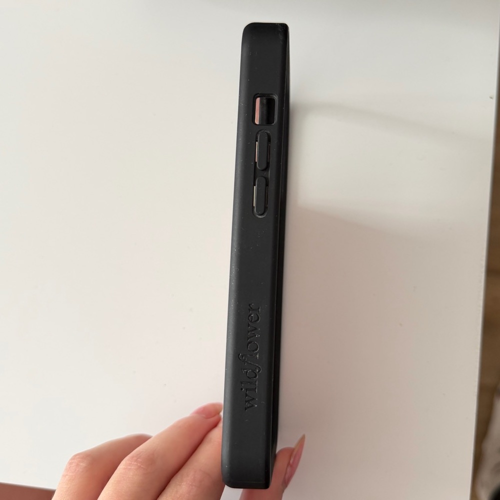 Wildflower Cases Raspberry iPhone 14 Pro Case - Picture 4 of 4